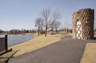 1101 S Hunt Club Dr, Mount Prospect, IL 60056 - Photo 39