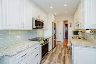 1101 S Hunt Club Dr, Mount Prospect, IL 60056 - Photo 11