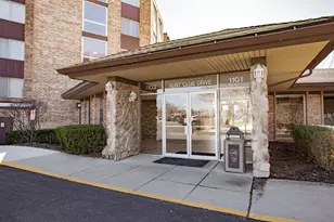 1101 S Hunt Club Dr, Mount Prospect, IL 60056 - Photo 1