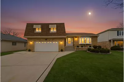 707 S Noah Terrace, Mount Prospect, IL 60056 - Photo 1