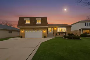 707 S Noah Terrace, Mount Prospect, IL 60056 - Photo 1