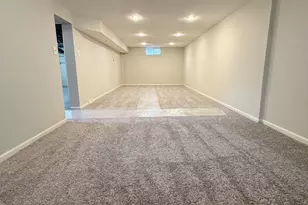 1039 S Pleasure Ct, Aurora, IL 60506 - Photo 11