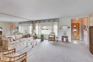 5630 N Kenton Ave, Chicago, IL 60646 - Photo 3