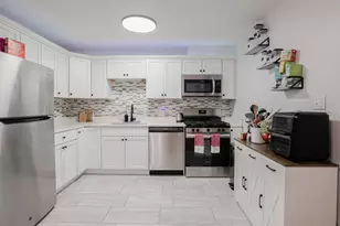 400 Country Ln, Streamwood, IL 60107 - Photo 5