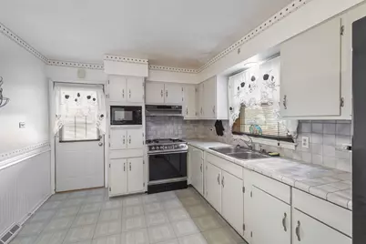 18842 Castle Road, Homewood, IL 60430 - Photo 7