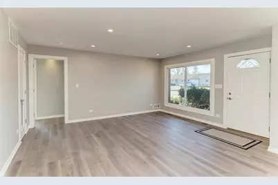 935 Elmwood Lane, Elk Grove Village, IL 60007 - Photo 5