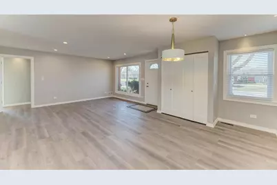 935 Elmwood Lane, Elk Grove Village, IL 60007 - Photo 7