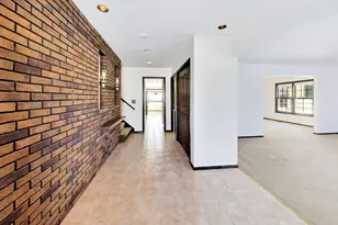 285 Loveland Dr, Glendale Heights, IL 60139 - Photo 3