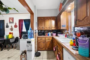 1323 17th St, Rock Island, IL 61201 - Photo 7