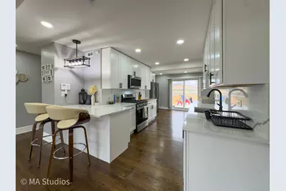 9017 Major Avenue, Morton Grove, IL 60053 - Photo 5