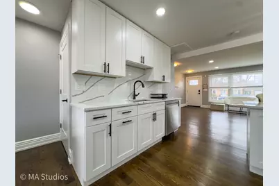 9017 Major Avenue, Morton Grove, IL 60053 - Photo 11