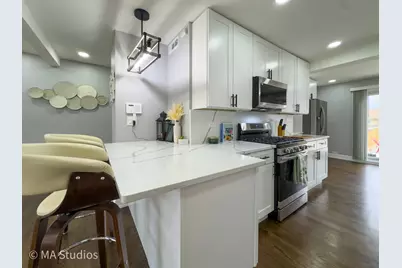 9017 Major Avenue, Morton Grove, IL 60053 - Photo 7