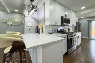 9017 Major Ave, Morton Grove, IL 60053 - Photo 7