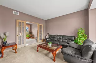 529 Rose Ln, Bartlett, IL 60103 - Photo 3