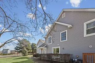 2703 Wayfaring Ln, Lisle, IL 60532 - Photo 3