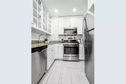 70 E Scott Street #605, Chicago, IL 60610 - Photo 13