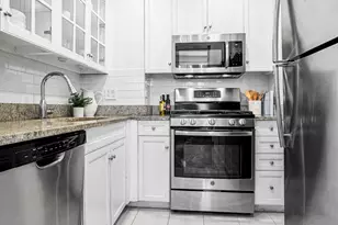 70 E Scott St, Chicago, IL 60610 - Photo 13
