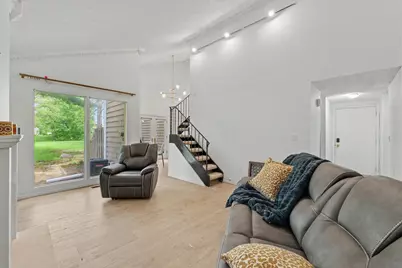 2014 Blackthorn Drive #2014, Champaign, IL 61821 - Photo 9