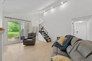 2014 Blackthorn Dr, Champaign, IL 61821 - Photo 9