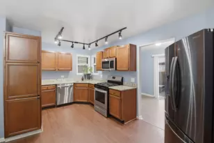 421 Farmbrook Ct, Romeoville, IL 60446 - Photo 7