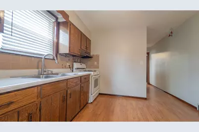 10439 S Avenue M, Chicago, IL 60617 - Photo 5