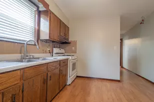 10439 S Ave M, Chicago, IL 60617 - Photo 5