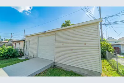 10439 S Avenue M, Chicago, IL 60617 - Photo 25