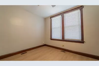 10439 S Avenue M, Chicago, IL 60617 - Photo 15