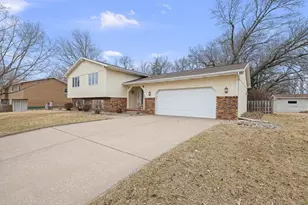 1141 Mark St, Colona, IL 61241 - Photo 3