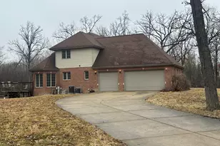 327 Royal Oak Dr, Steger, IL 60475 - Photo 3