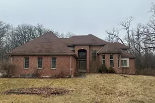 327 Royal Oak Dr, Steger, IL 60475 - Photo 1