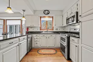 570 Violet Ln, Batavia, IL 60510 - Photo 11