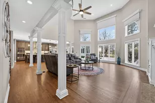 38W509 Golfview Ct, Saint Charles, IL 60175 - Photo 13