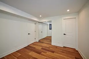 5200 N Winthrop Ave, Chicago, IL 60640 - Photo 9