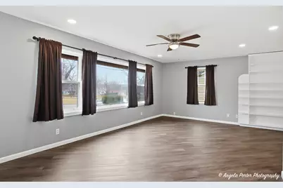 127 S Hawthorne Boulevard, Mundelein, IL 60060 - Photo 3