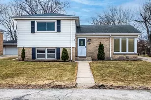 4715 W Lake Ave, Glenview, IL 60025 - Photo 1