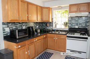 8734 S Escanaba Ave, Chicago, IL 60617 - Photo 5