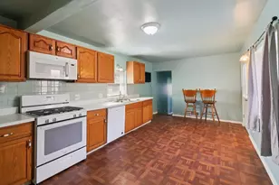 611 Golfview Dr, Round Lake Beach, IL 60073 - Photo 5