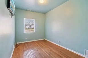 611 Golfview Dr, Round Lake Beach, IL 60073 - Photo 9