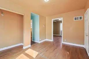 611 Golfview Dr, Round Lake Beach, IL 60073 - Photo 3