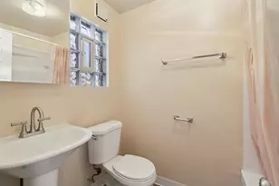 611 Golfview Dr, Round Lake Beach, IL 60073 - Photo 11