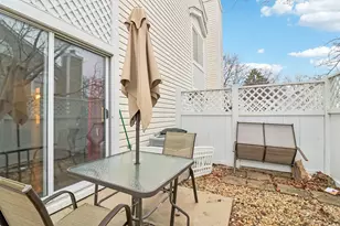 353 Gregory St, Aurora, IL 60504 - Photo 23