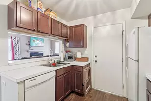 353 Gregory St, Aurora, IL 60504 - Photo 9