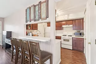 353 Gregory St, Aurora, IL 60504 - Photo 7