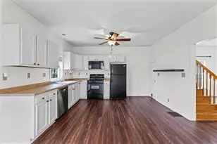 319 E Orleans St, Paxton, IL 60957 - Photo 9