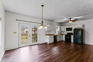 319 E Orleans St, Paxton, IL 60957 - Photo 13