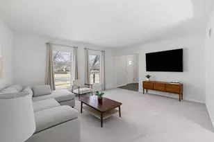 3253 Stewert Dr, Darien, IL 60561 - Photo 3