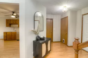 461 Canterbury Dr, Carol Stream, IL 60188 - Photo 3