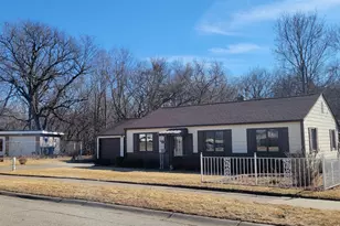 3618 15th Ave Ct, Moline, IL 61265 - Photo 3