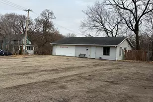 902 Kishwaukee St, Rockford, IL 61104 - Photo 1